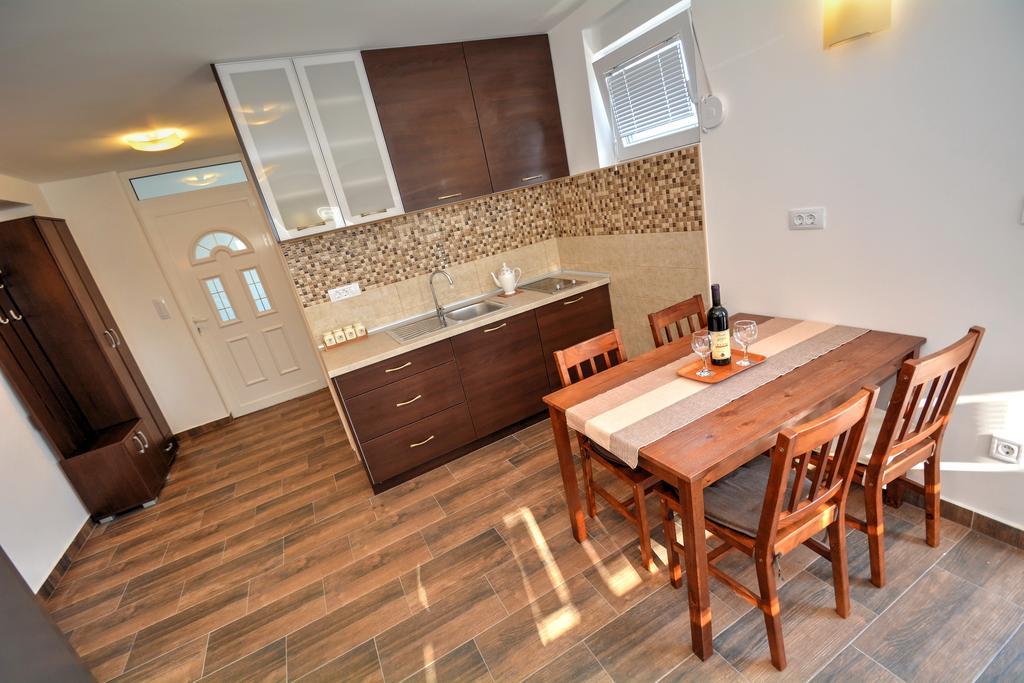 Apartments Blazevic Херцег Нови Екстериор снимка